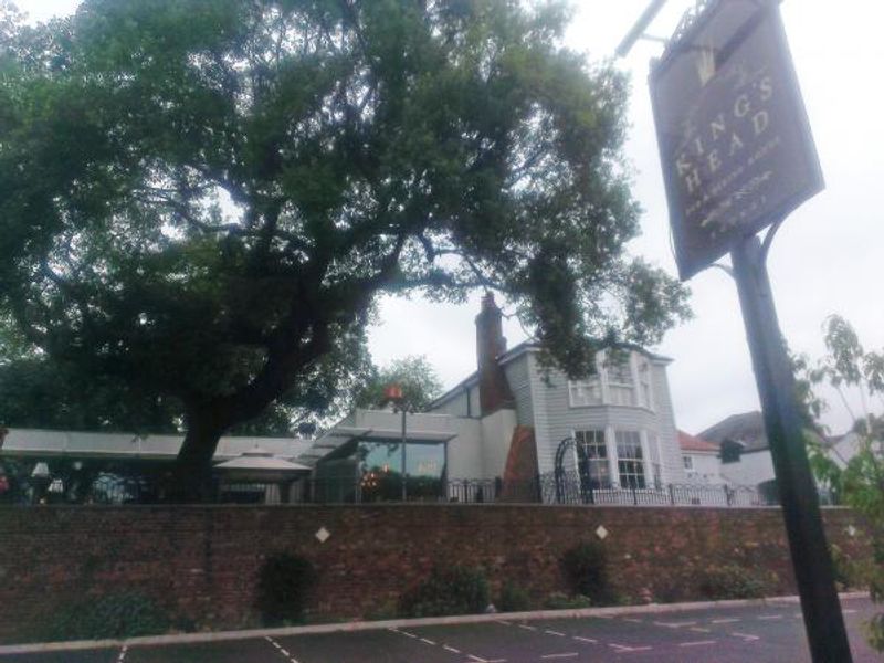 King's Head Roehampton SW15 with pub sign. (Pub, External, Sign). Published on 10-07-2014