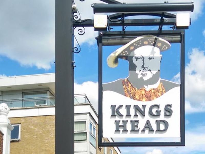 Kings Head Tooting - 2015-08-17 - pub sign. (Pub, External, Sign). Published on 18-08-2015