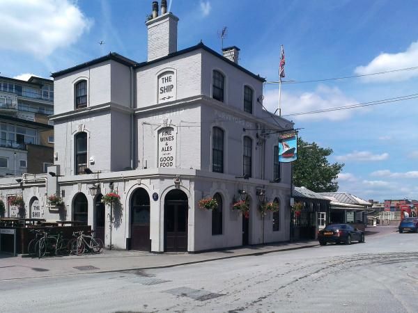 Ship SW18 - garden overlooks the Thames/Wandsworth Bridge. (Pub, External). Published on 28-06-2014