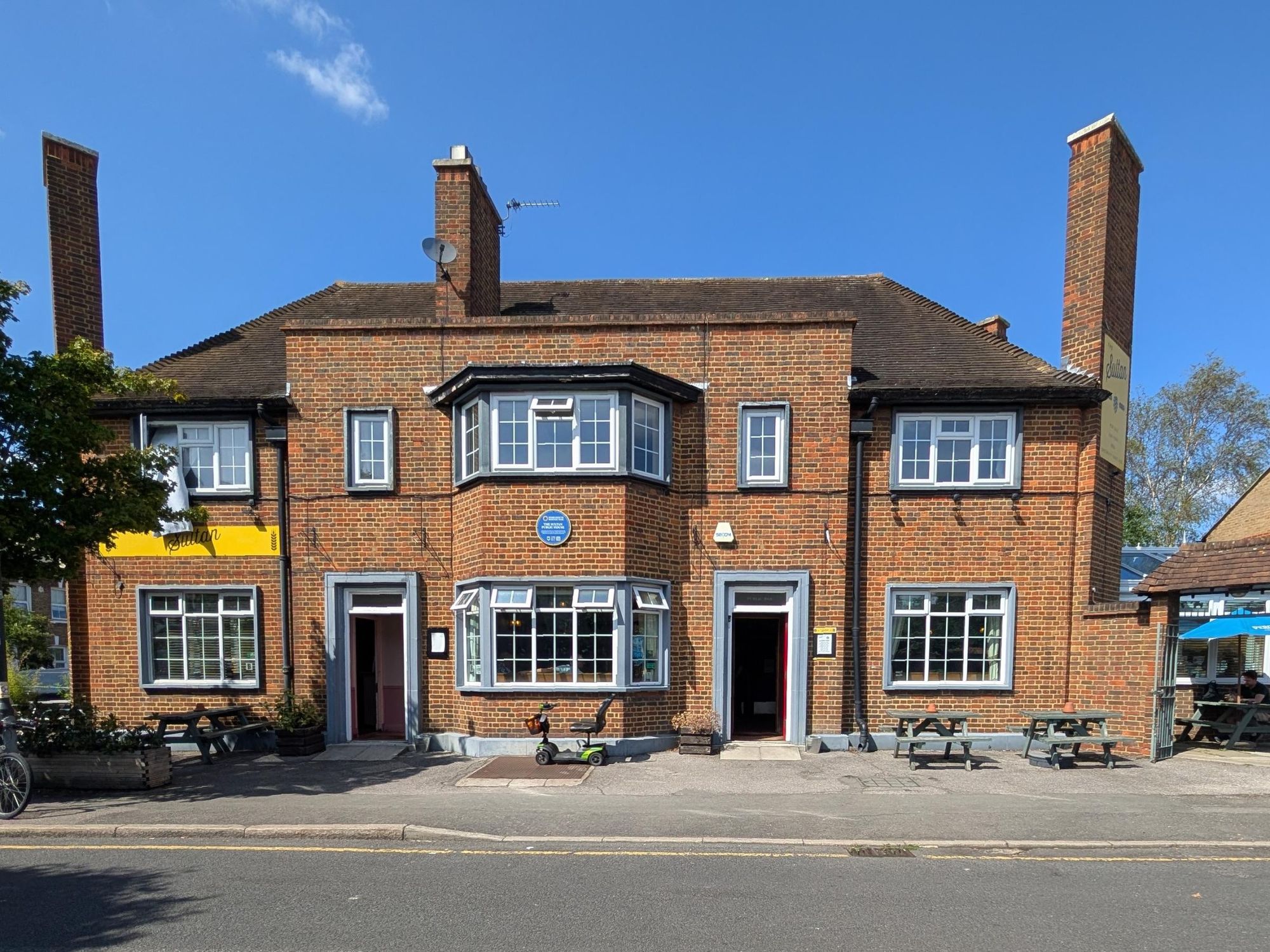 Sultan side on showing the two doors.. (Pub, External). Published on 08-08-2025