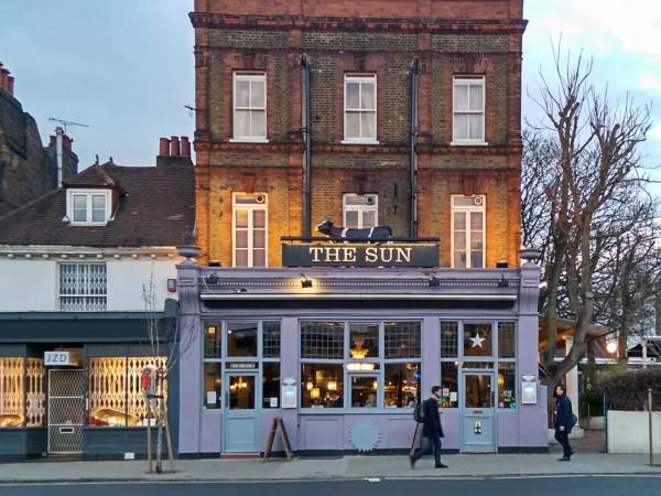 Sun Clapham Old Town 20150323. (Pub, External, Key). Published on 24-03-2015