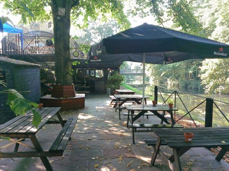 William Morris outside area alongside the Wandle. (Pub, External, Garden). Published on 05-09-2013
