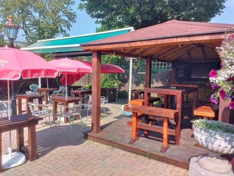 Garden at the Prince of Wales, Merton. (Pub, Garden). Published on 05-09-2013 