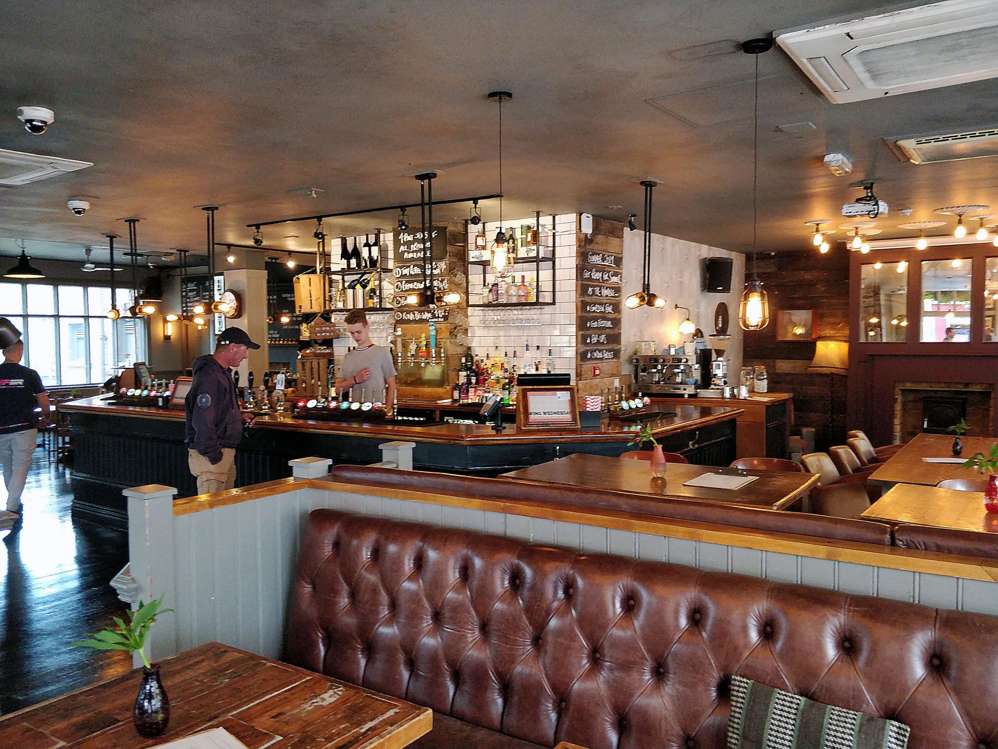 Wandle of Earlsfield - 20190517. (Pub, Bar, Customers). Published on 03-07-2019