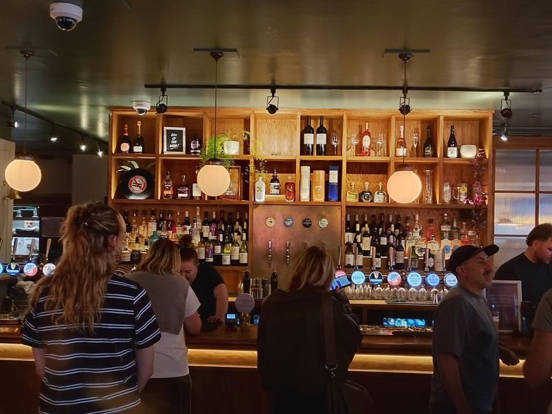 (Bar). Published on 04-10-2026