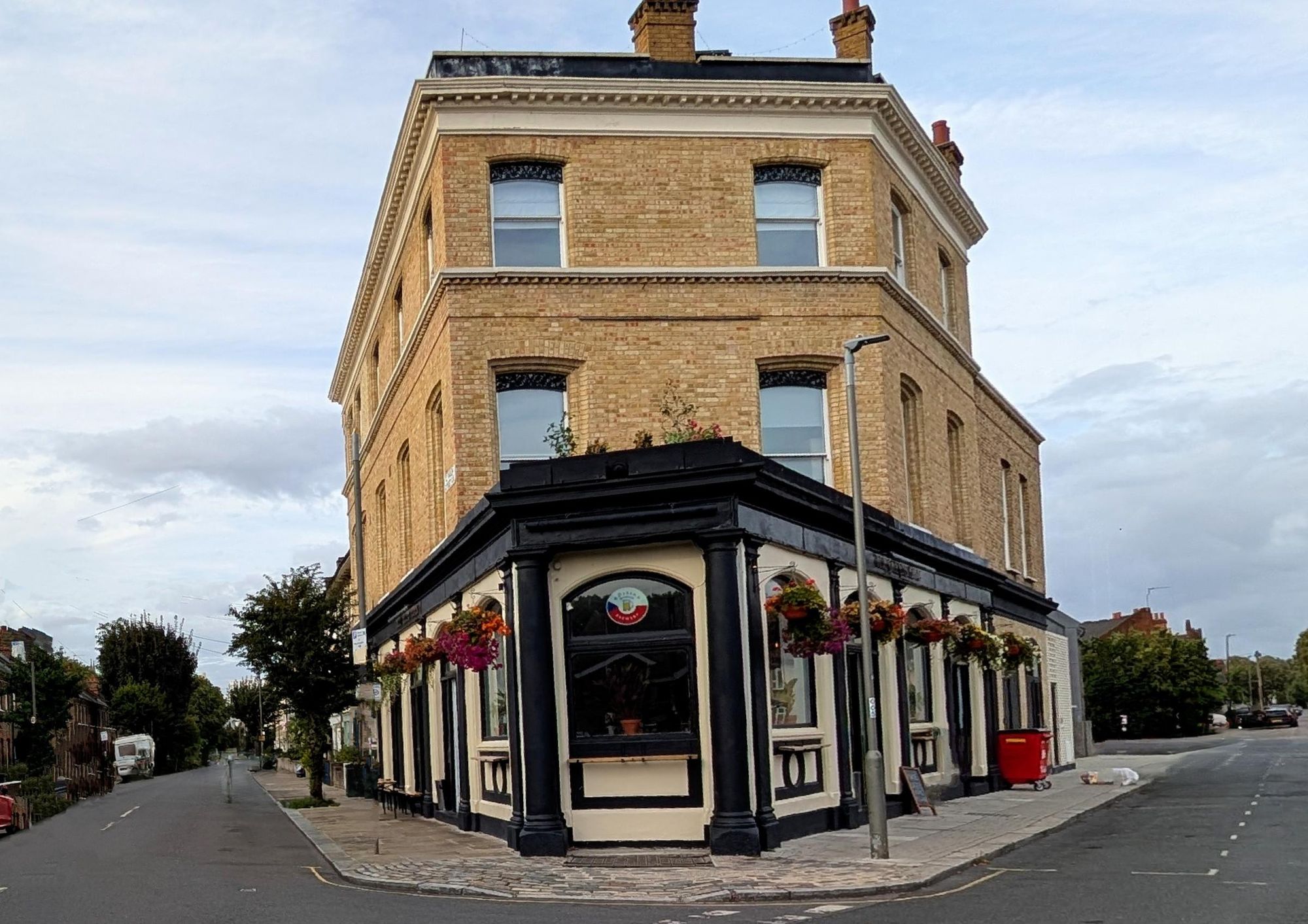 Queens Head Battersea - external - 2025-08-26. (Pub, External, Key). Published on 26-08-2025