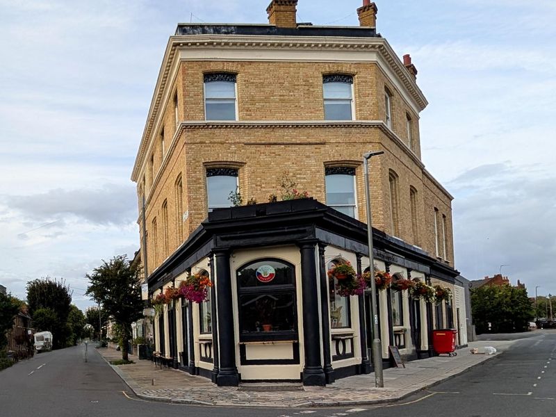 Queens Head Battersea - external - 2025-08-26. (Pub, External, Key). Published on 26-08-2025