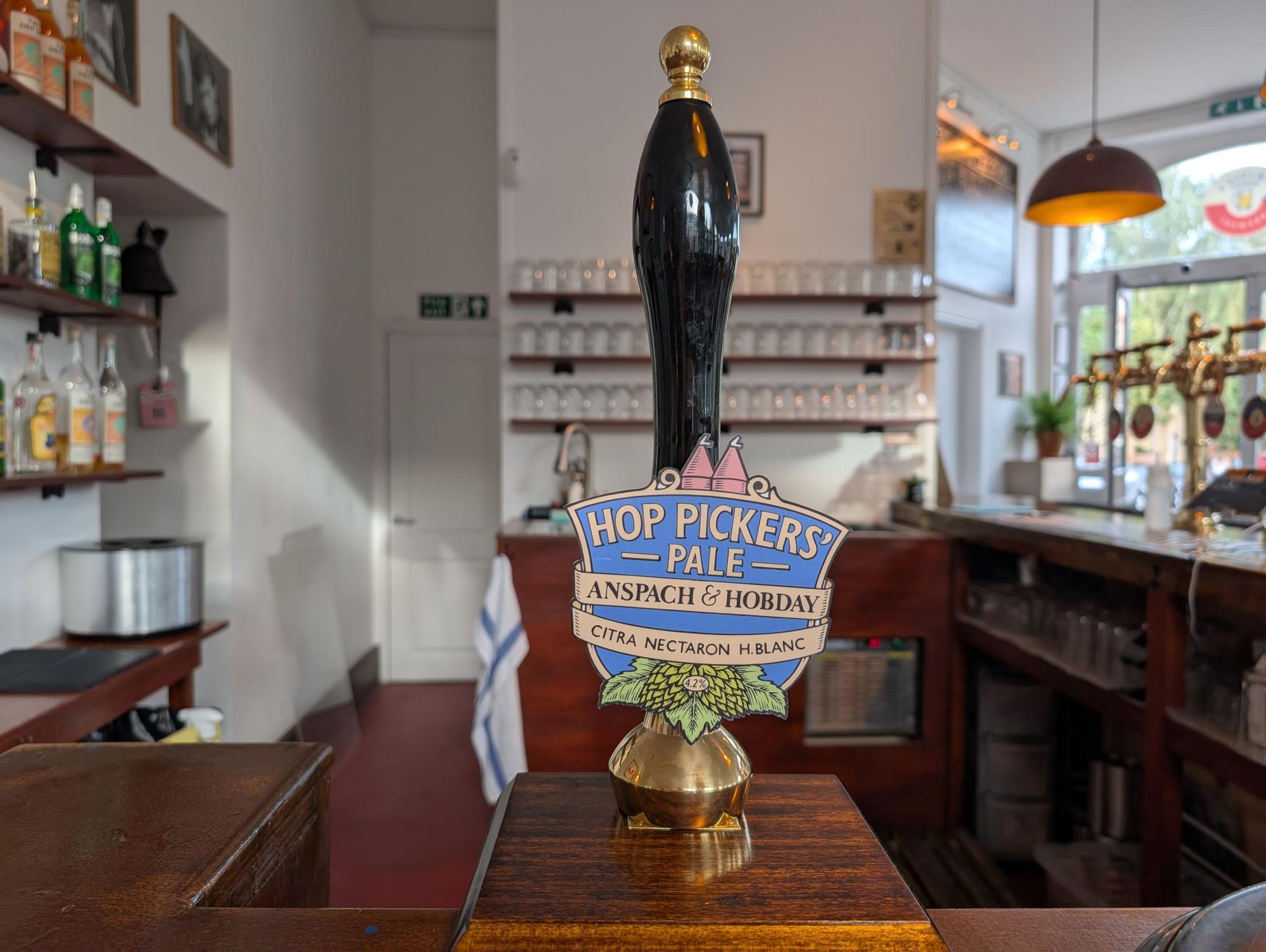Queens Arms SWI8 handpump - 2025-08-26. (Pub, Bar). Published on 26-08-2025