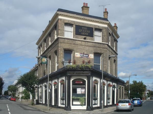 Queens Arms, SW8 in 2013. (Pub, External). Published on 23-09-2013