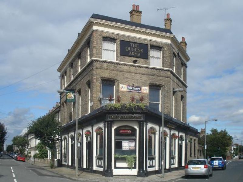 Queens Arms, SW8 in 2013. (Pub, External). Published on 23-09-2013