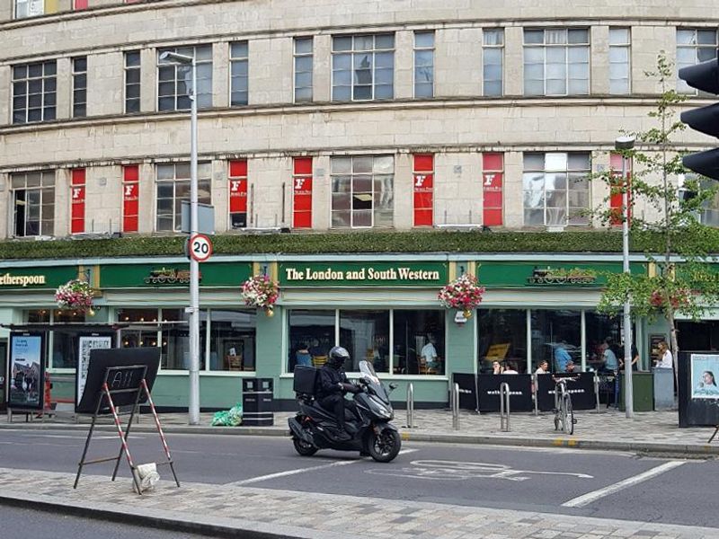 London & South Western. (Pub, Key). Published on 15-08-2021