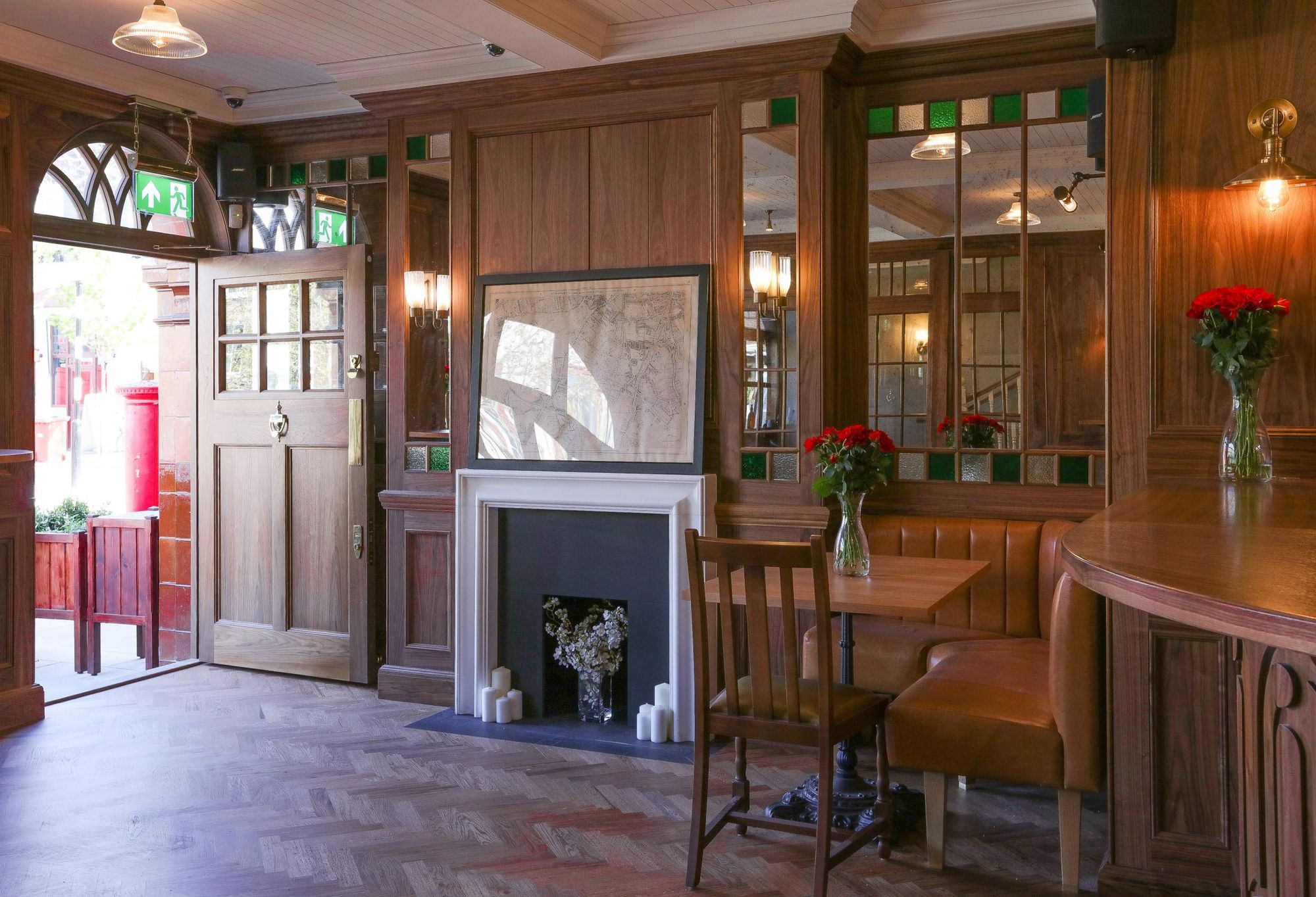 Rose & Crown, Clapham - Interior 2. (Pub, Restaurant). Published on 08-08-2021