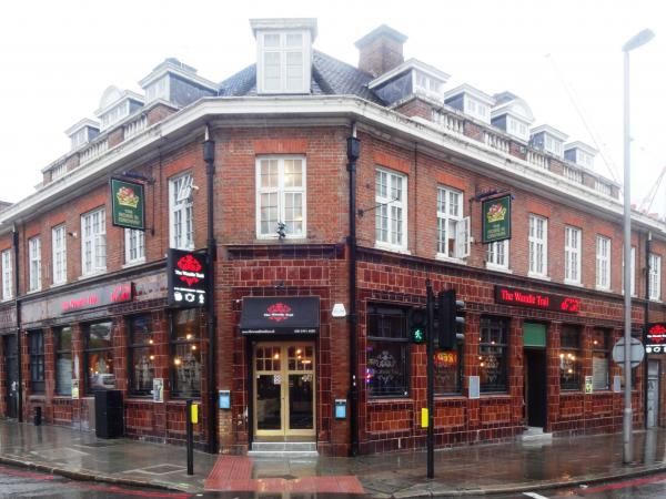 Wandle Trail SW18. (Pub, External, Key). Published on 18-05-2015