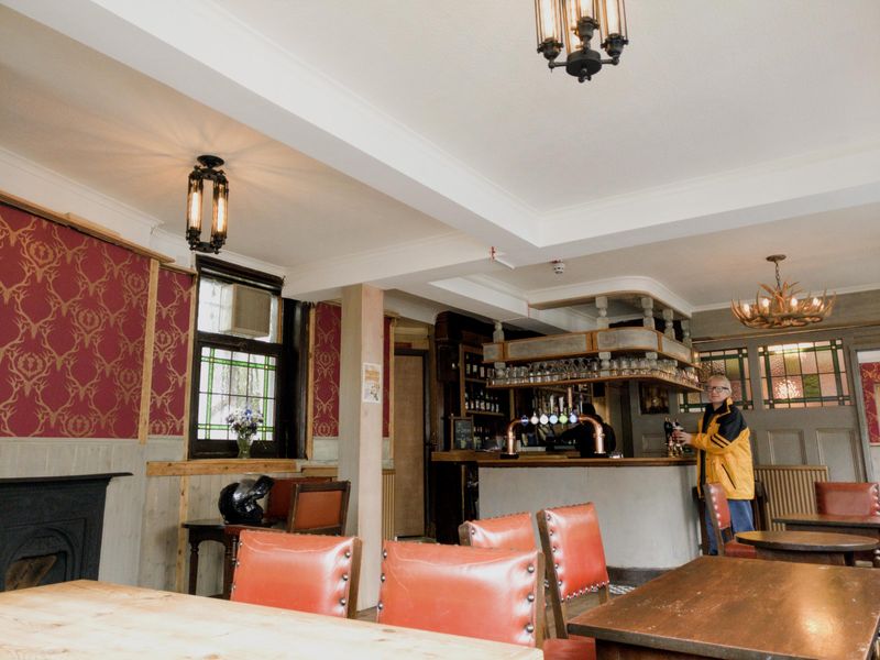 Leigham Well Streatham main bar. (Pub, Bar). Published on 01-10-2017
