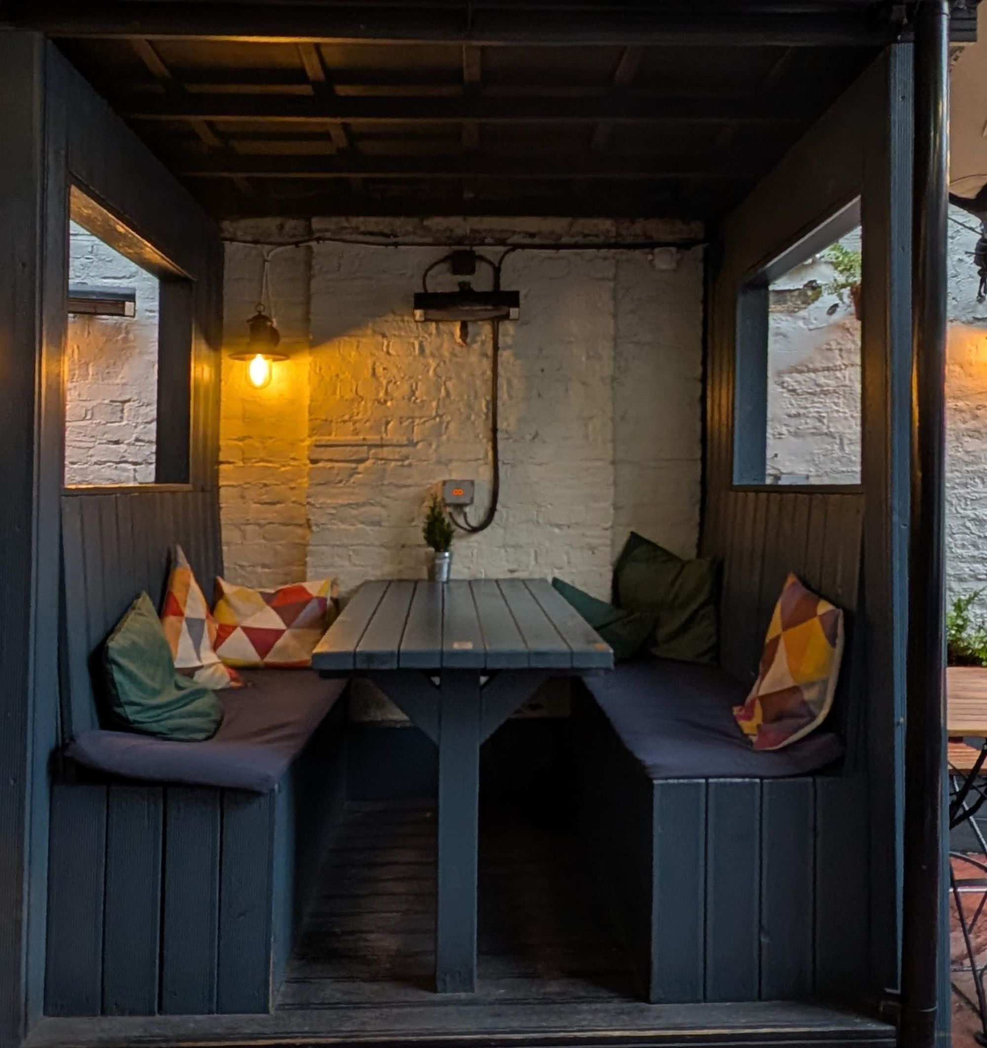 Manor Arms garden hut. (Pub, Garden). Published on 28-01-2025