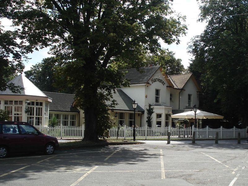 Mill House (Harvester) Mitcham - 2011. (Pub, External). Published on 02-01-2017