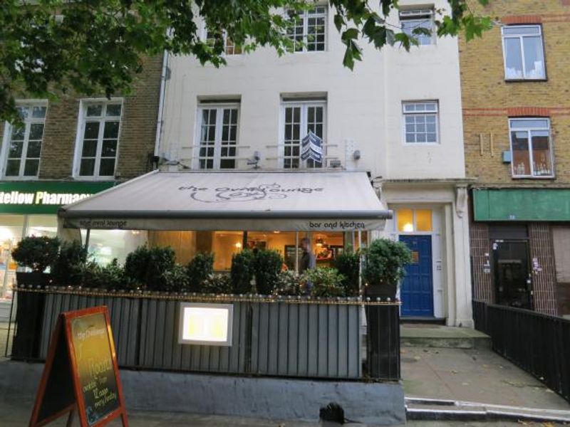 Oval Lounge. (Pub). Published on 28-10-2013