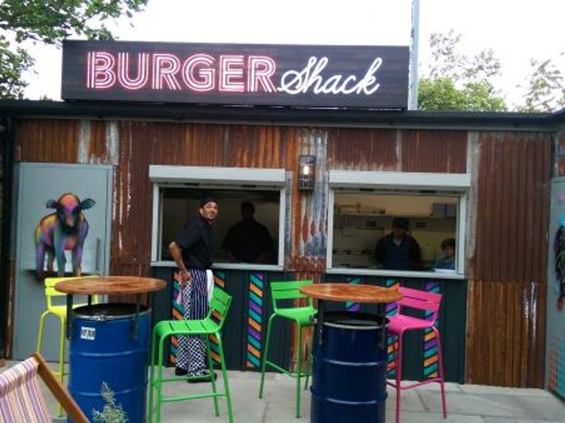 Bull Streatham - Burger Shack. (Pub, Garden). Published on 16-06-2015