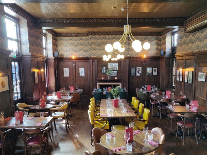 Bull - Dining room bar 20231006. (Pub, Restaurant). Published on 06-10-2023