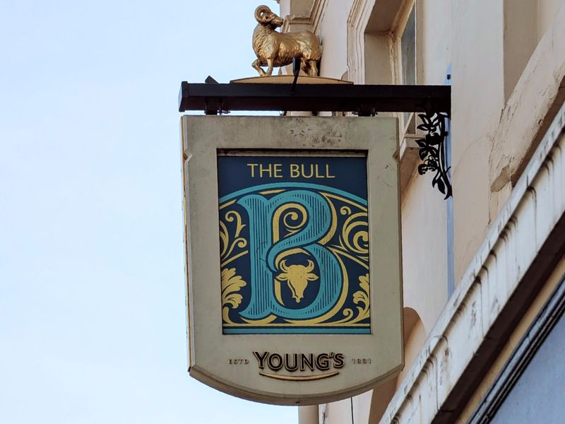 Bull Pub Sign. (Pub, Sign). Published on 18-02-2025
