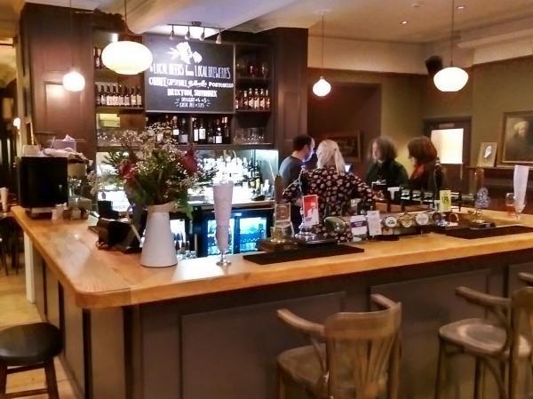 Queen's Head Stockwell - SW9 - bar. (Pub, Bar, Customers). Published on 02-12-2015