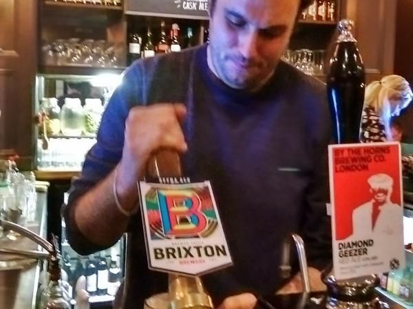 Queen's Head Stockwell - SW9 - publican pulling a pint. (Pub, Publican). Published on 02-12-2015