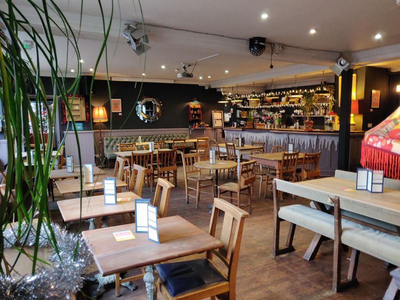 Railway SW1Y Tea Room Bar. (Pub, Bar). Published on 13-12-2021 