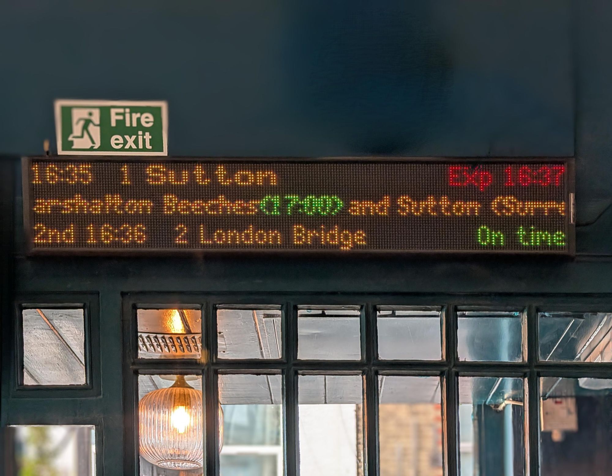 Streatham Common Railway Station live board. (Pub, Bar). Published on 13-03-2025