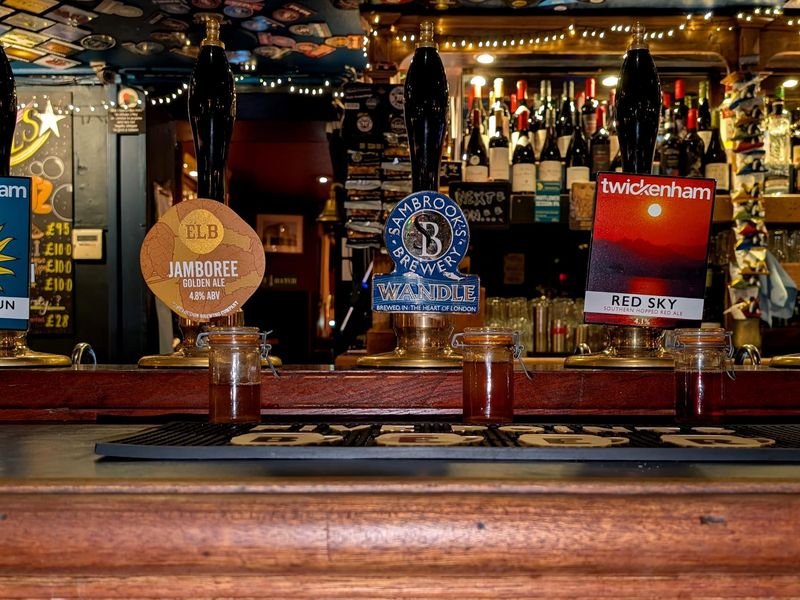 Railway SW16 handpumps - 20250924. (Pub, Bar). Published on 24-09-2025 