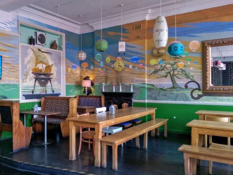 White Lion Streatham SW16 dining tables - 20160816. (Pub). Published on 23-08-2016