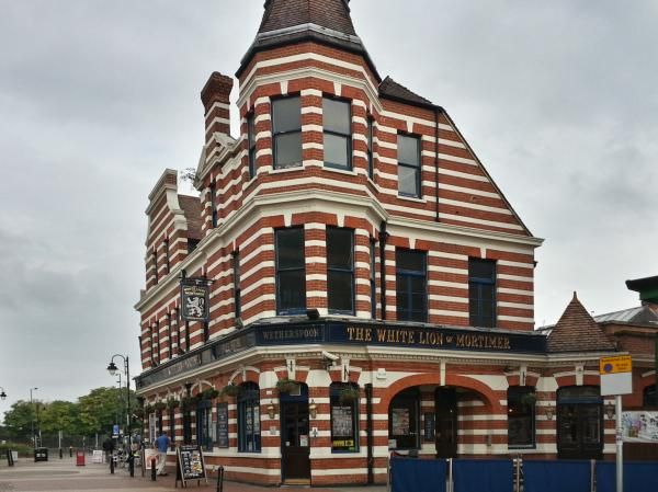 White Lion of Mortimer, Mitcham. (Pub, External, Key). Published on 15-10-2014