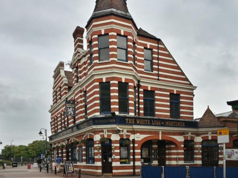 White Lion of Mortimer, Mitcham. (Pub, External, Key). Published on 15-10-2014
