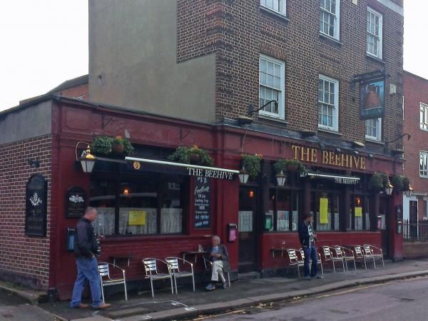 Beehive, Stockwell SW9. (Pub, External, Key). Published on 21-10-2013