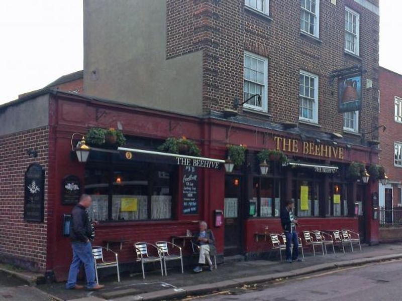 Beehive, Stockwell SW9. (Pub, External, Key). Published on 21-10-2013 