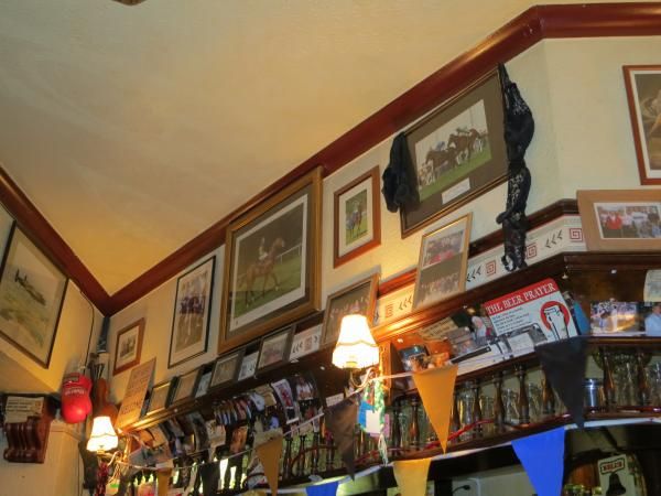 Beehive Bar. (Bar). Published on 28-10-2013