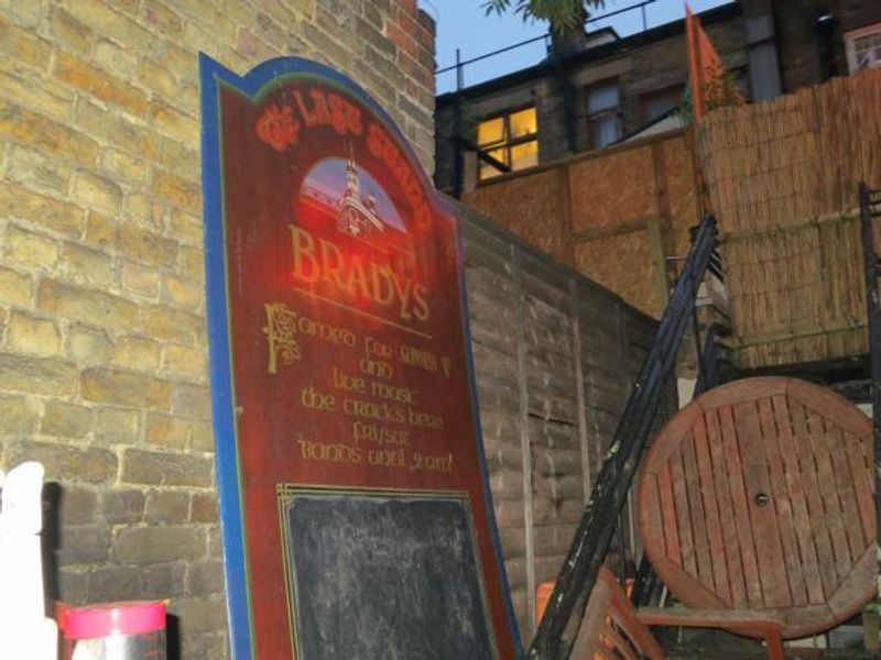 Sign found in the alley of the Prince Albert pub. (Sign). Published on 12-08-2014 