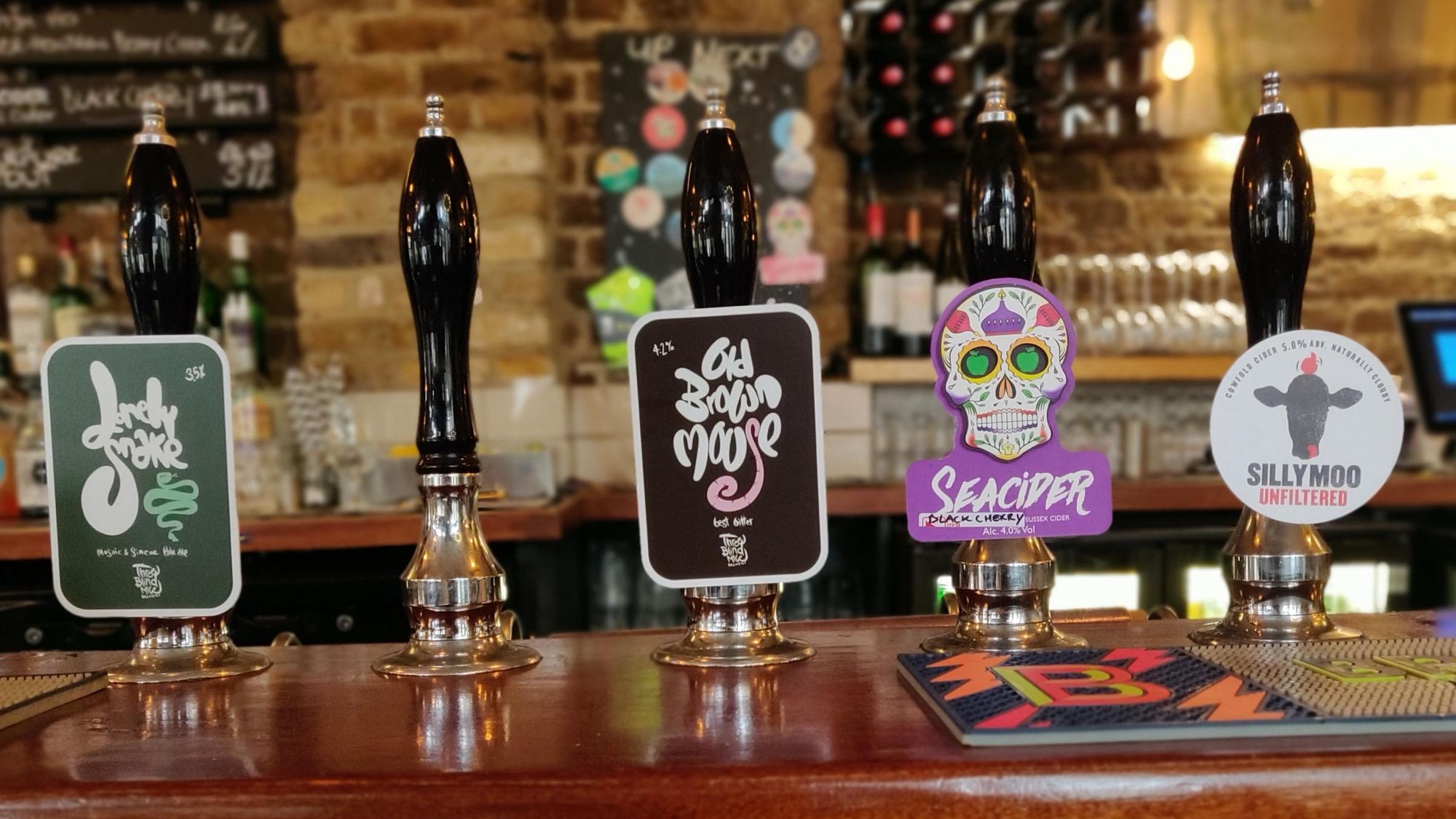 Crown & Anchor handpumps 2022-11-05. (Pub, Bar). Published on 05-11-2022