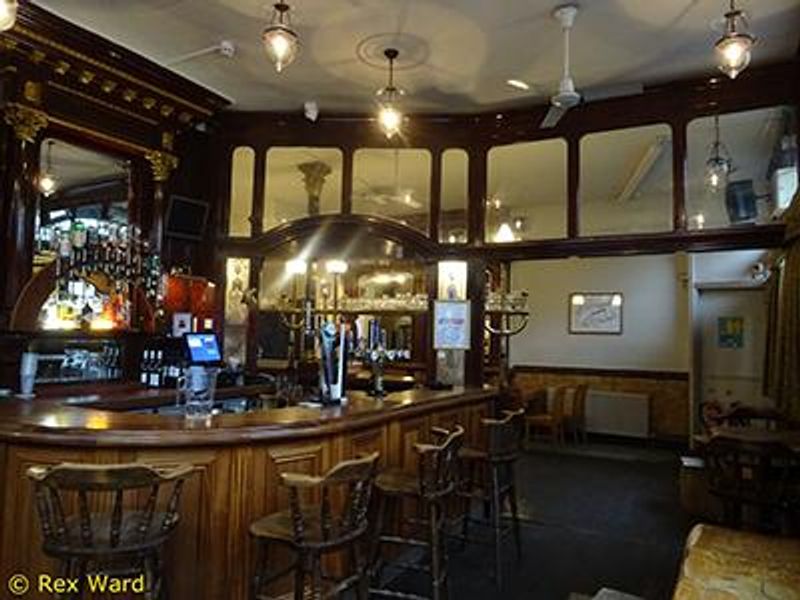 Servery & Screen - 05-03-2020 ©Rex Ward. . (Pub, Bar). Published on 24-07-2024