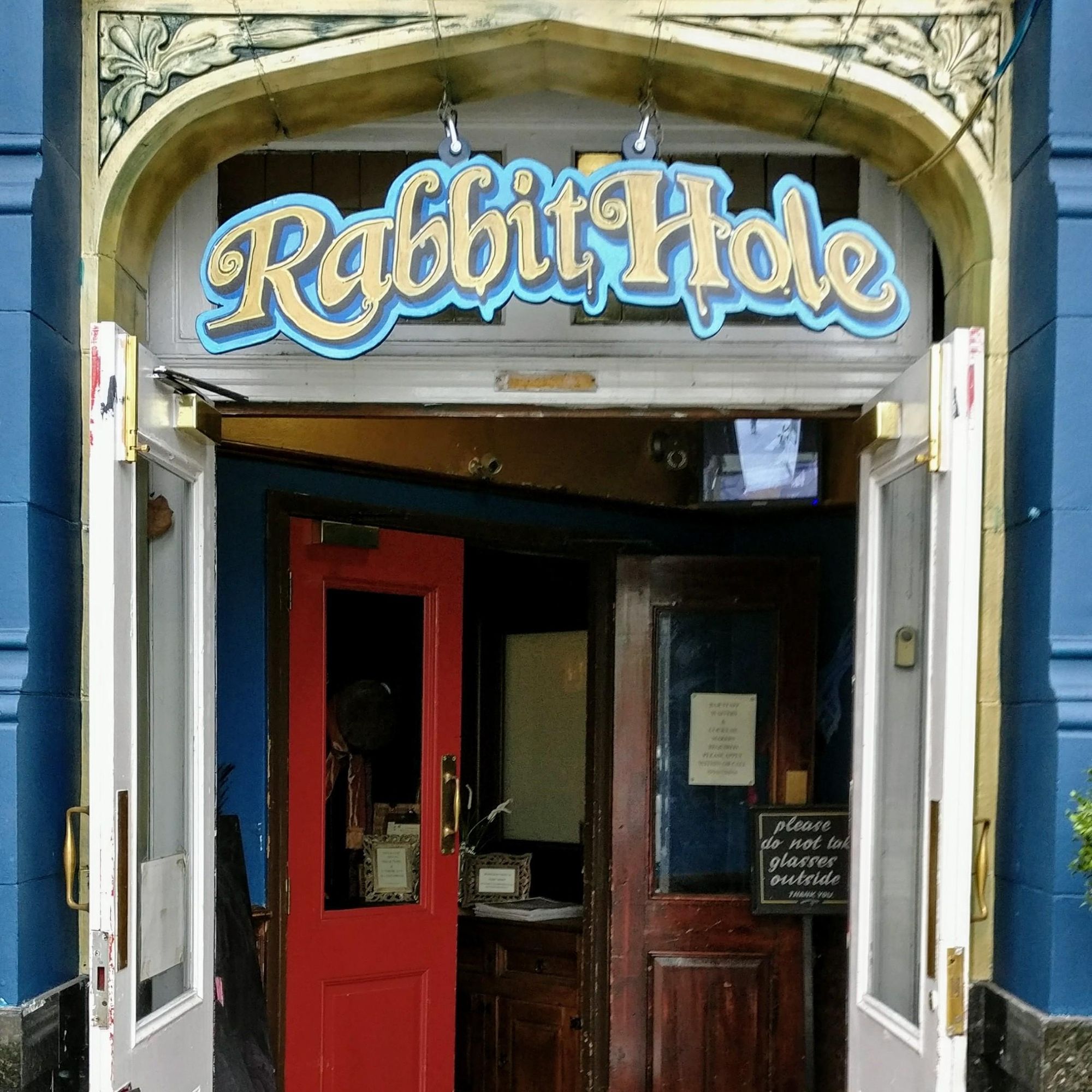 (Pub, Bar). Published on 02-11-2017