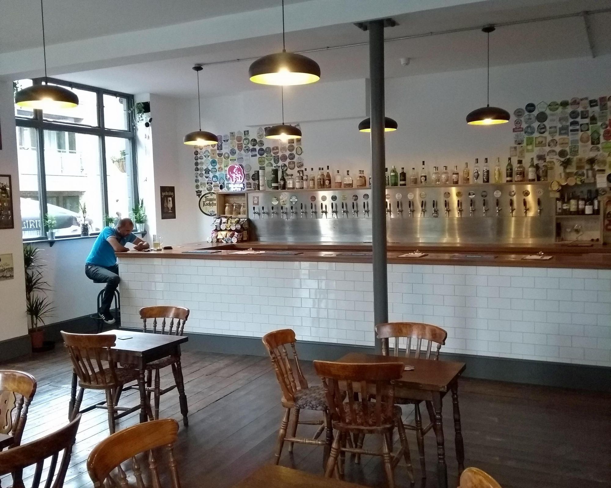 Grosvenor Arms SW9 - internal bar - 20190530. (Pub, Bar). Published on 05-06-2019