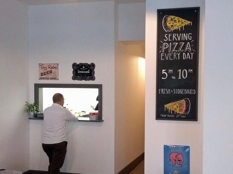 Grosvenor Arms SW9 - internal food hatch - 20190530. (Pub, Bar, Restaurant). Published on 05-06-2019 