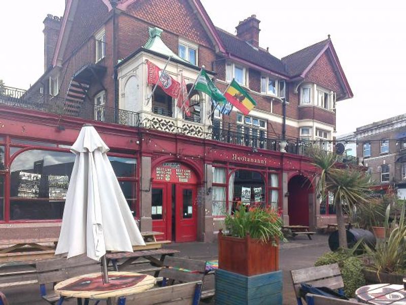 Hootananny SW2. (Pub, External, Key). Published on 08-03-2014