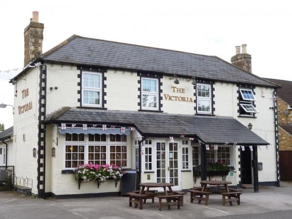 Victoria, Farnham Common. (Pub). Published on 06-08-2012
