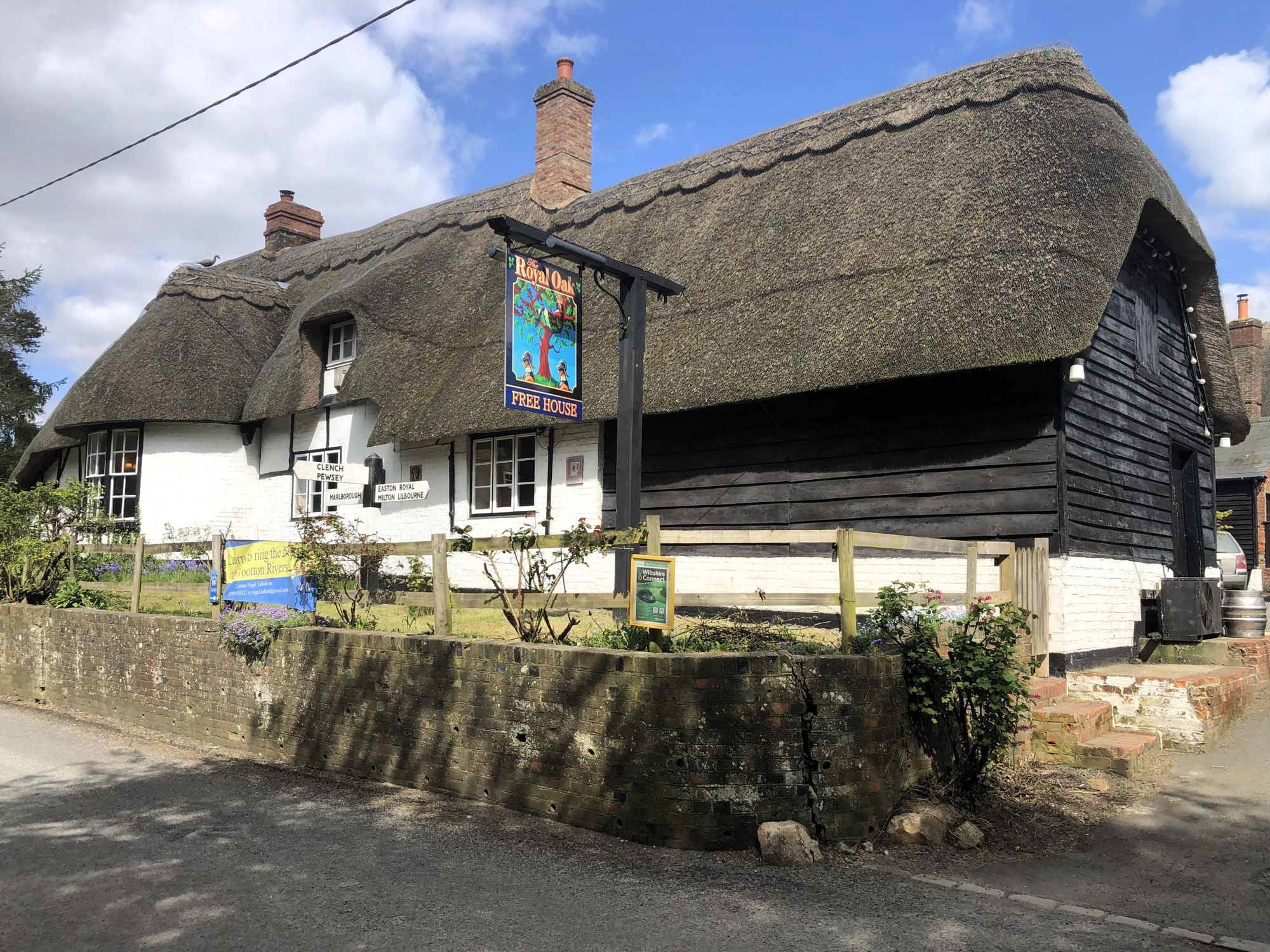 The Royal Oak in April 2024. (Pub, External, Sign, Key). Published on 21-04-2024