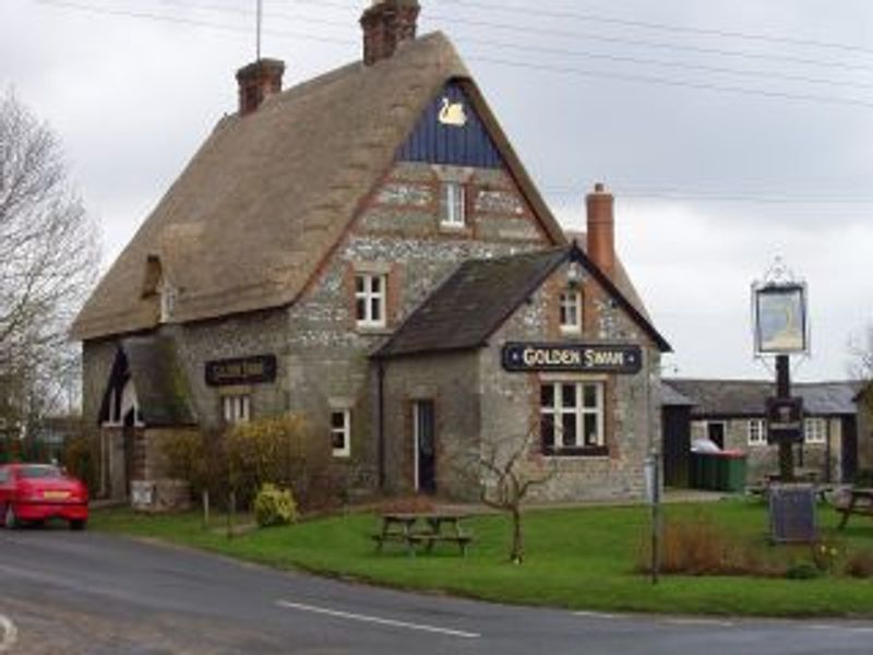 Golden Swan - Wilcot. (Pub, External, Key). Published on 07-06-2013