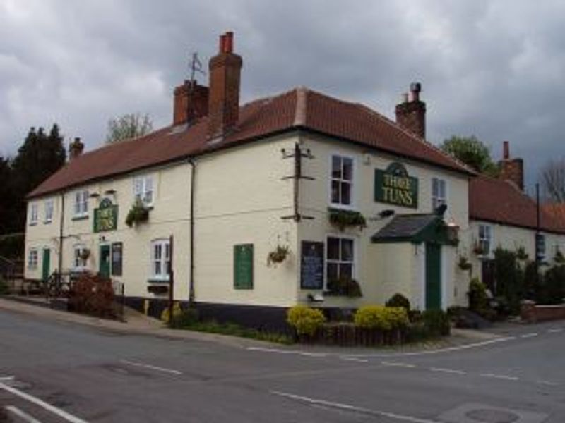 Three Tuns - Great Bedwyn. (Pub, External, Key). Published on 07-06-2013