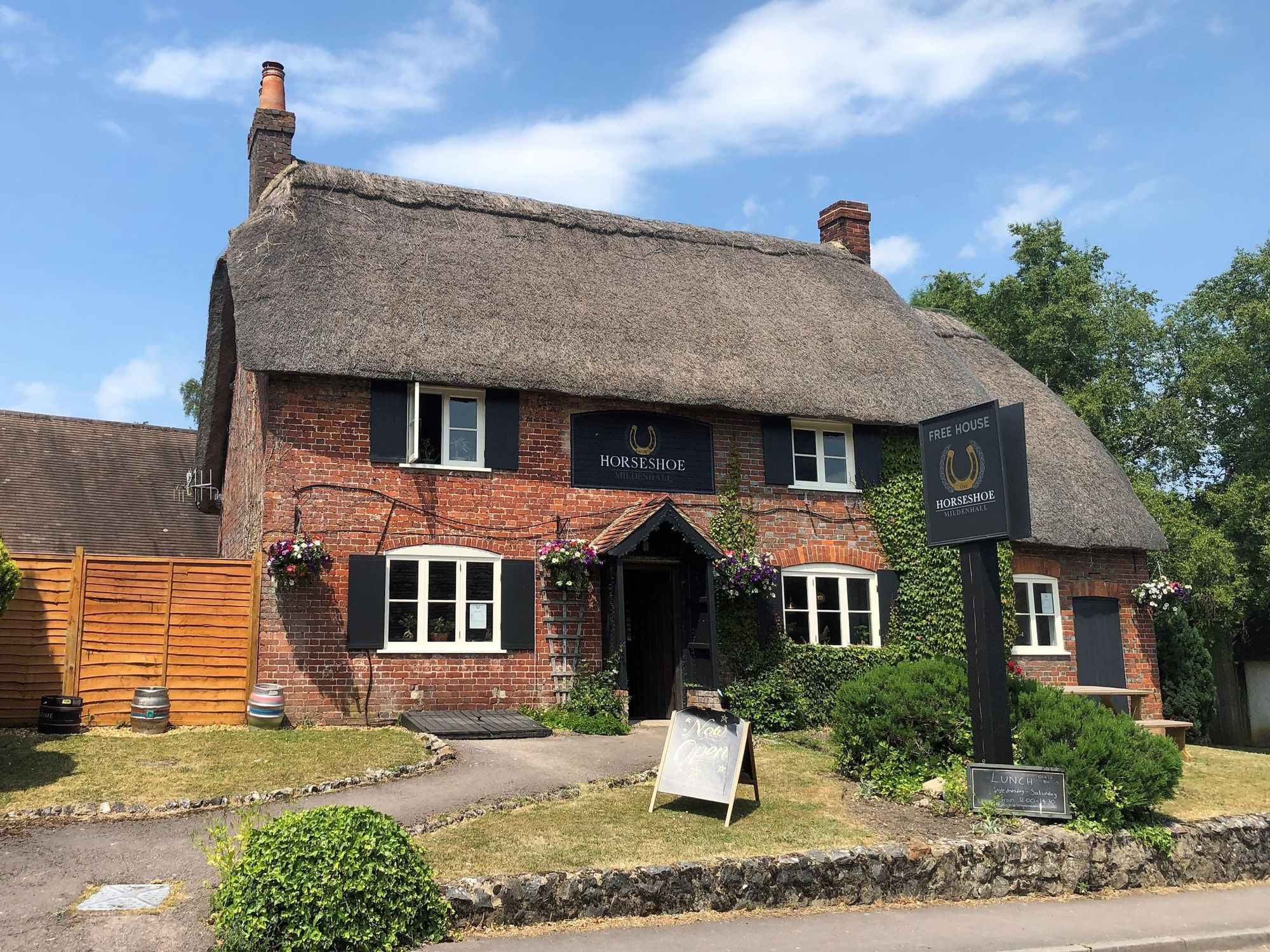The Horseshoe, Mildenhall in June 2023. (Pub, External, Sign, Key). Published on 11-06-2023