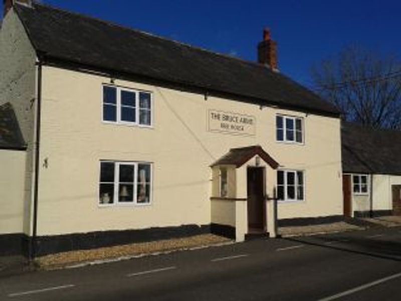 The Bruce Arms in 2013. (Pub, External, Sign). Published on 07-06-2013