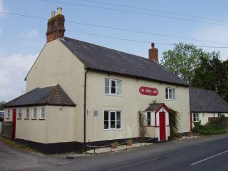 Bruce Arms - Easton Royal. (Pub, External). Published on 07-06-2013