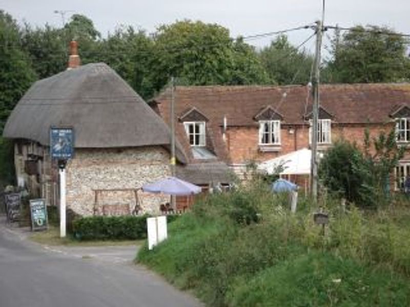 Shears - Collingbourne Ducis. (Pub, External). Published on 07-06-2013
